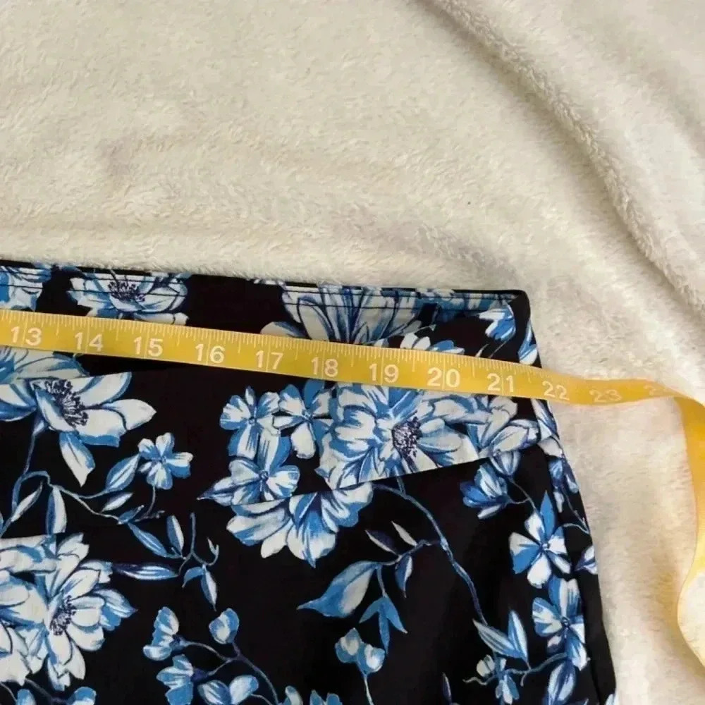 Counterparts Woman pants size 22w with blue flowers - Picture 6 of 7